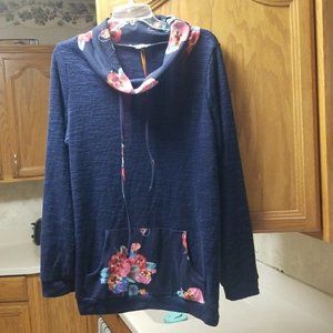 WONDERLAND ORANGE WOMENS SWEASHIRT SIZE  M